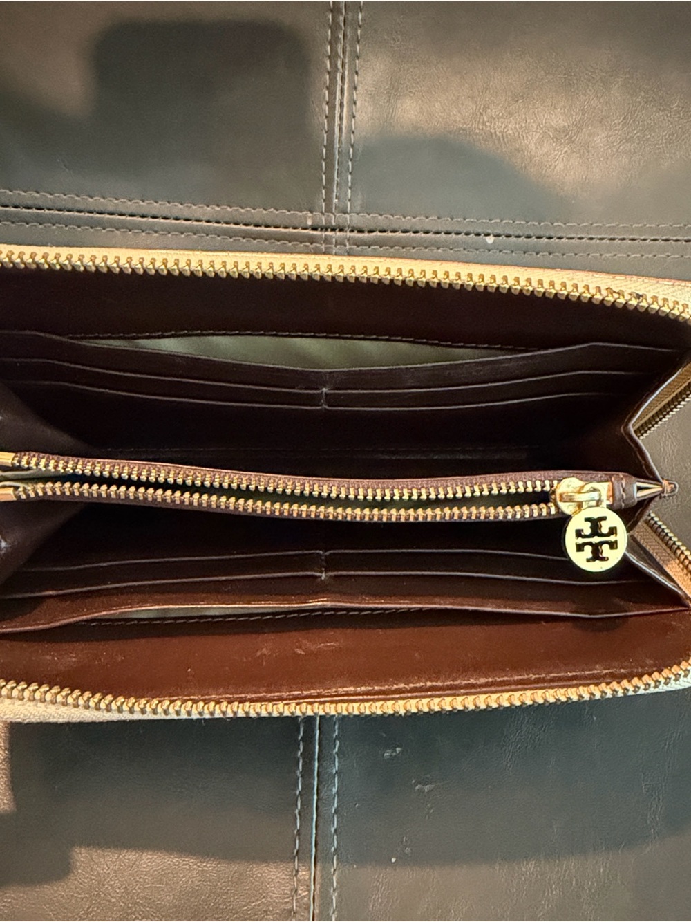 Tory Burch Metallic Gold Logo Zip Wallet - Picture 4 of 5